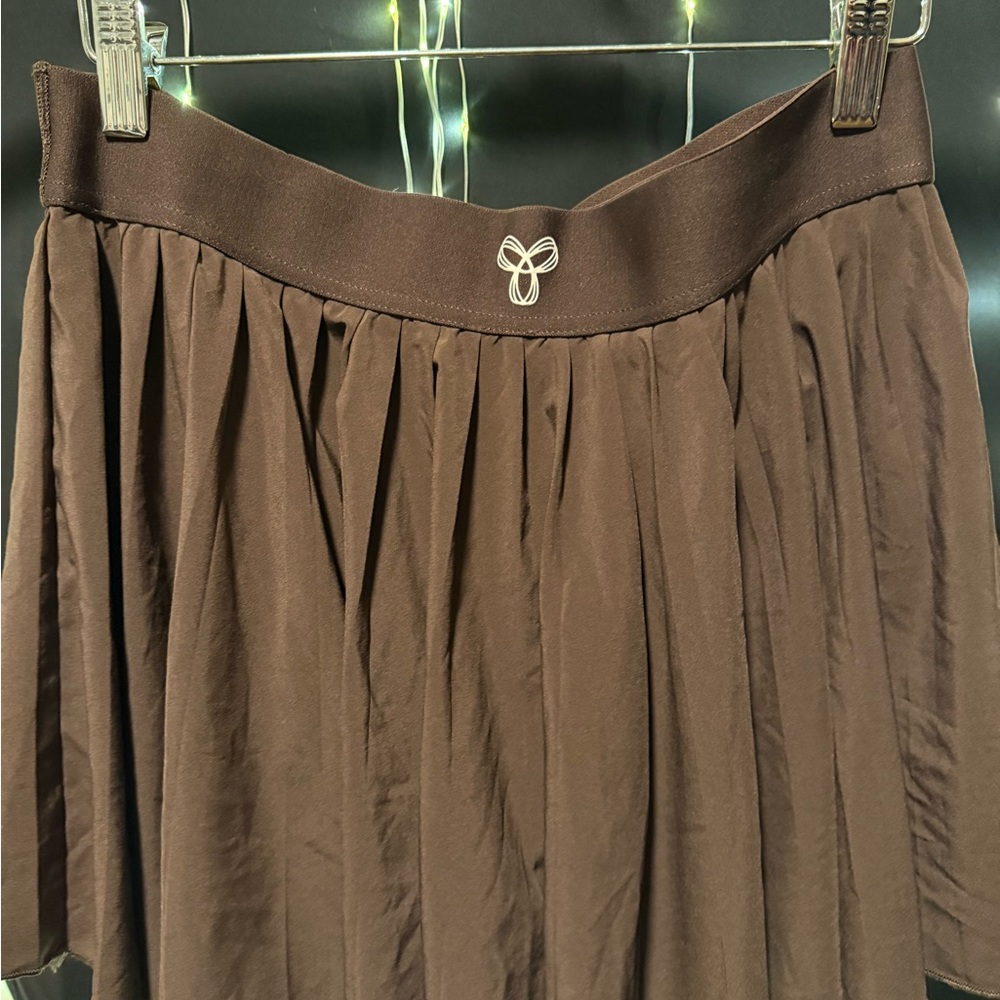 32. NWOT TNA Brown Pleated Mini Skirt - Picture 2 of 5